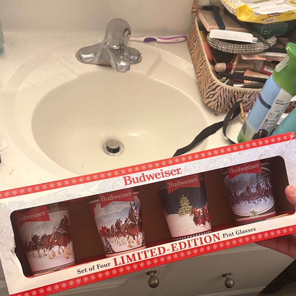 Budweiser Limited Edition Pint Glass Set - Red and White